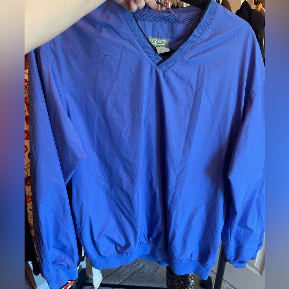 SIZE SMAL IZOD WINDBREAKER SWEATSHIRT WITH A SMALL V NECK
